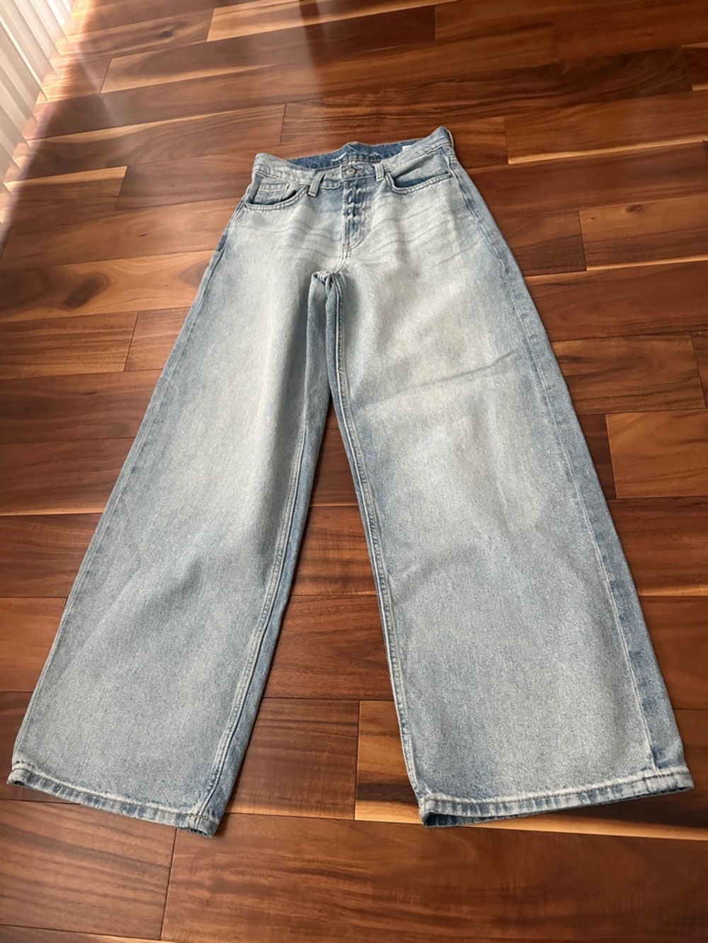 OLD NAVY EXTRA HIGH RISE WIDE LEG BAGGY JEANS SIZE 0 NEVER WORN NO TAG